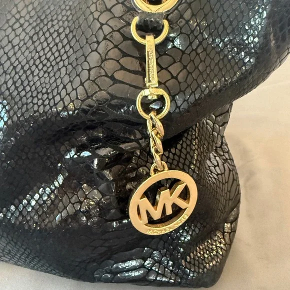 Michael Kors Jet Set Black Snakeskin Embossed Leather Chain Bag Gold Hardware - Picture 2 of 11